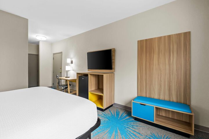 Days Inn & Suites by Wyndham Union City