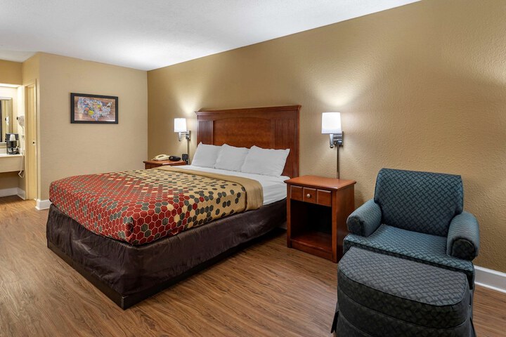 Room 13 of 23