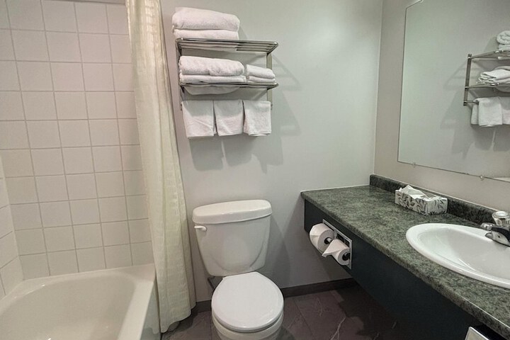 Room 11 of 28