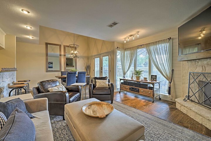 Modern Townhome w / Patio Next Door to Resort
