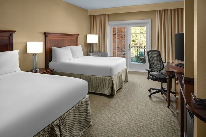 Room 32 of 51