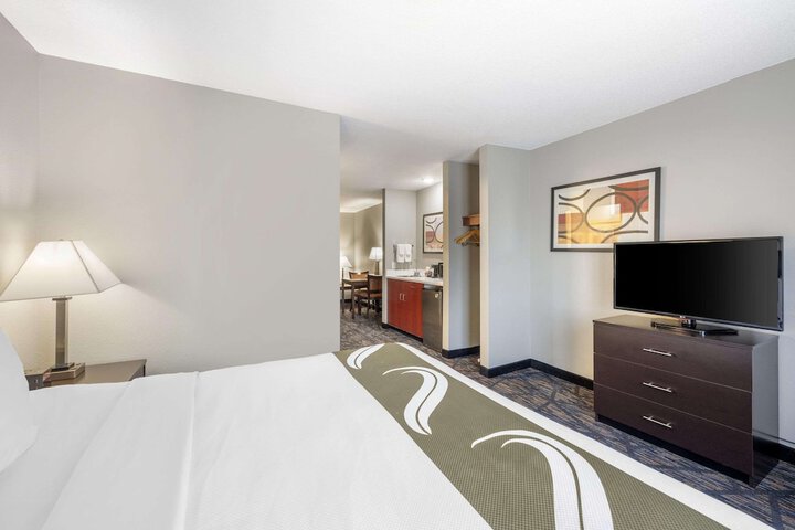Room 4 of 13