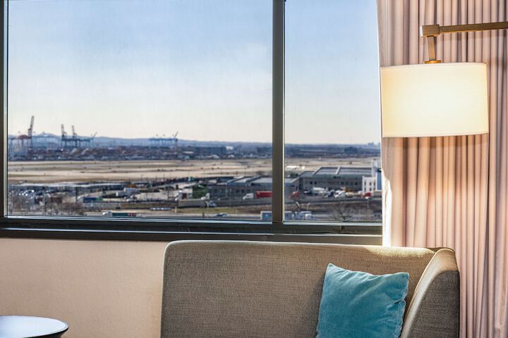 DoubleTree by Hilton Hotel Newark Airport