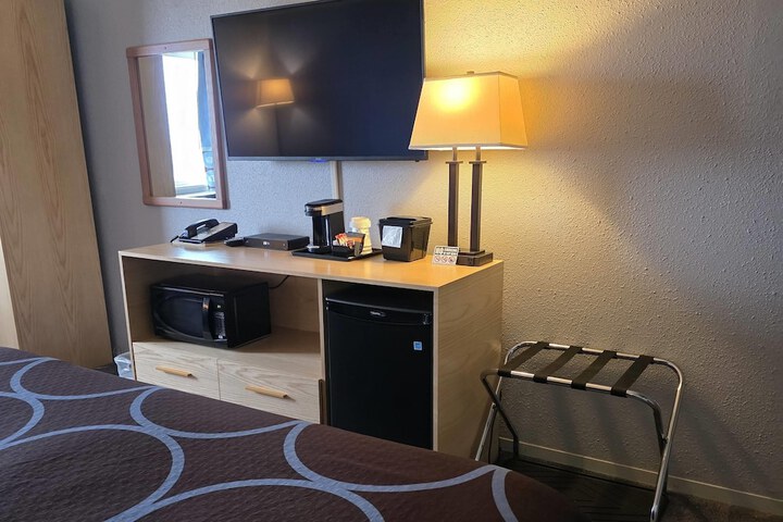 Super 8 by Wyndham Swift Current