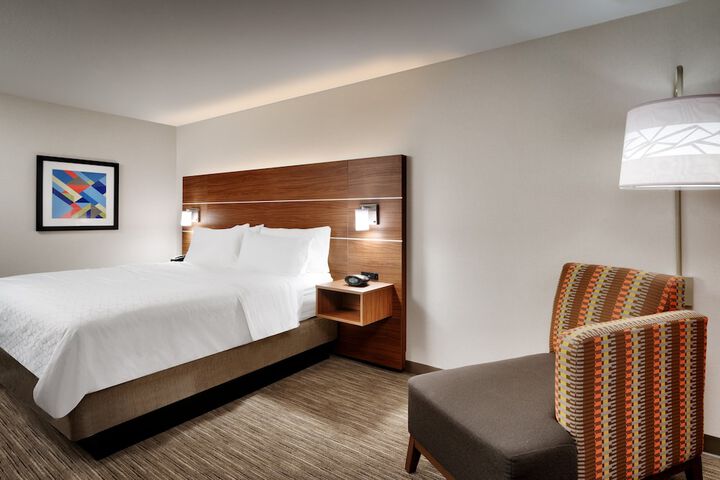 Room 8 of 33