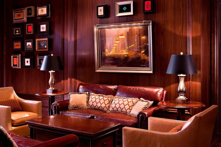 Lounge 94 of 115