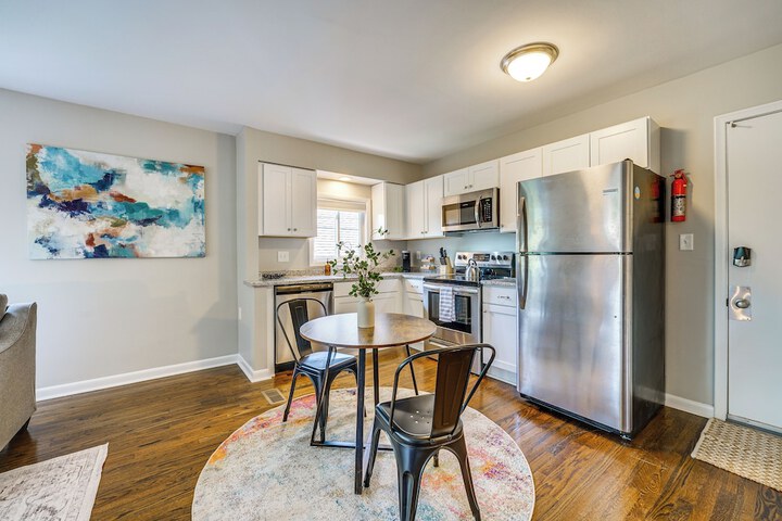 Top-floor Wyandotte Apt Near Detroit Riverfront!