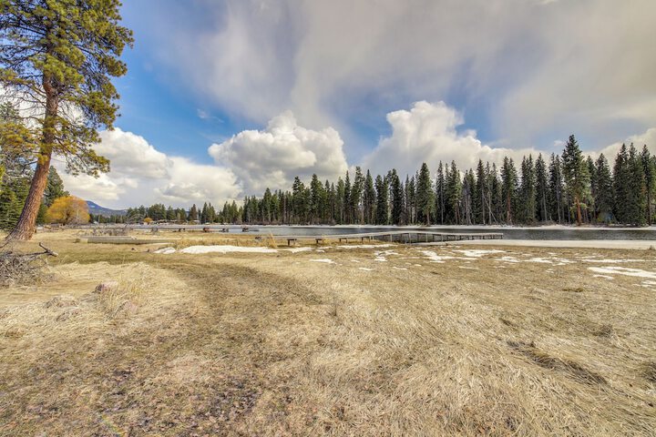 Hike Bike & Boat: Cabin w / Dock on Seeley Lake!