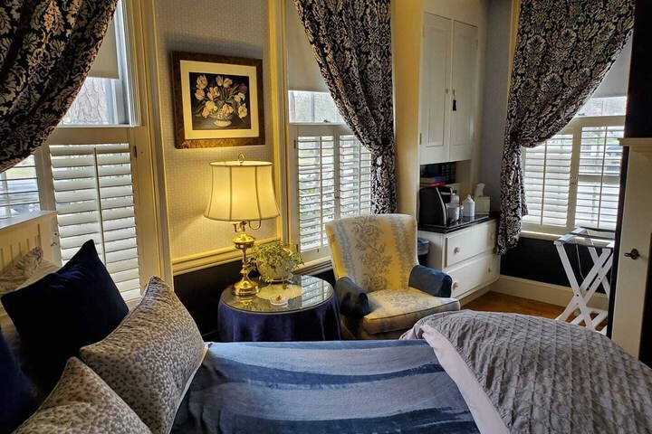 PineCrest Inn