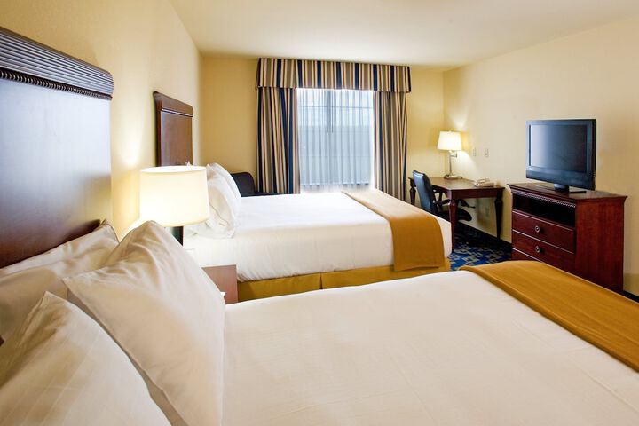 Holiday Inn Express Jourdanton - Pleasanton by IHG