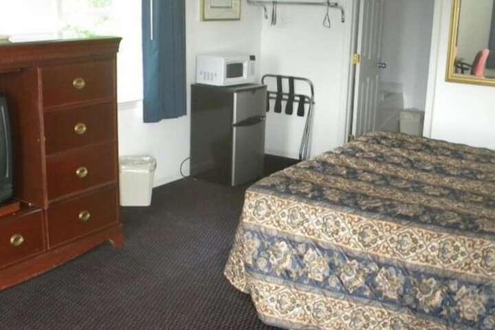 Room 9 of 11