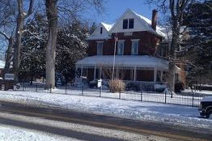Victorian House Bed & Breakfast