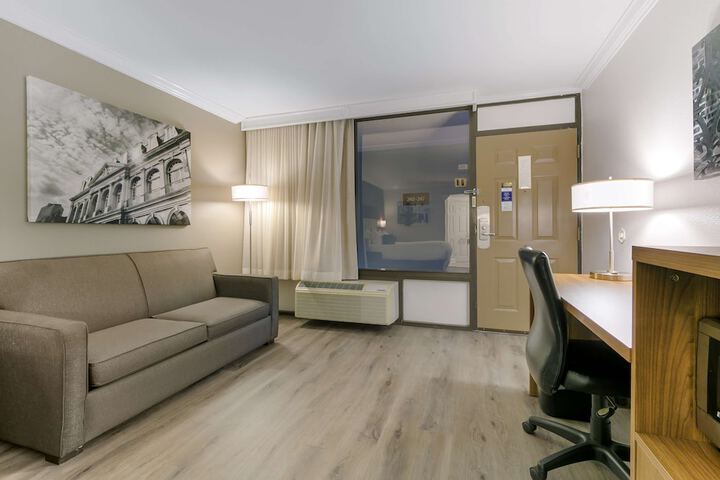 Room 27 of 61