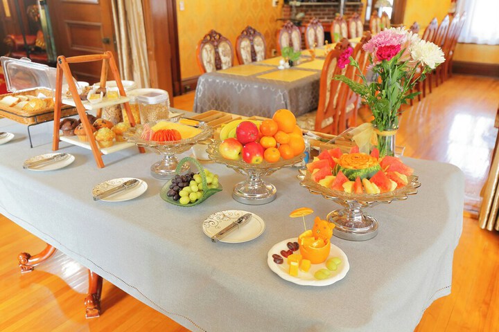 Breakfast/Coffee Service 228 of 252