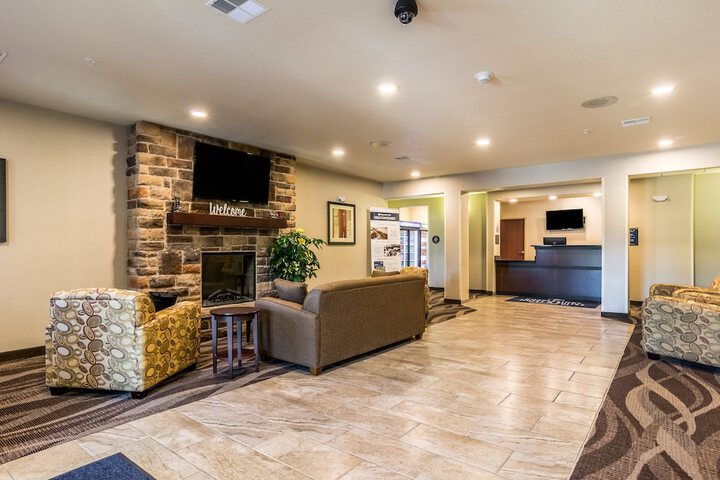 Cobblestone Hotel & Suites - Greenville