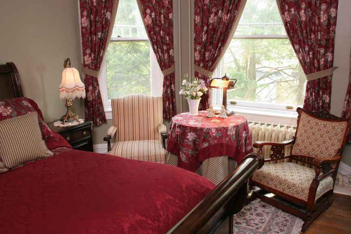 B. F. Hiestand House Bed & Breakfast