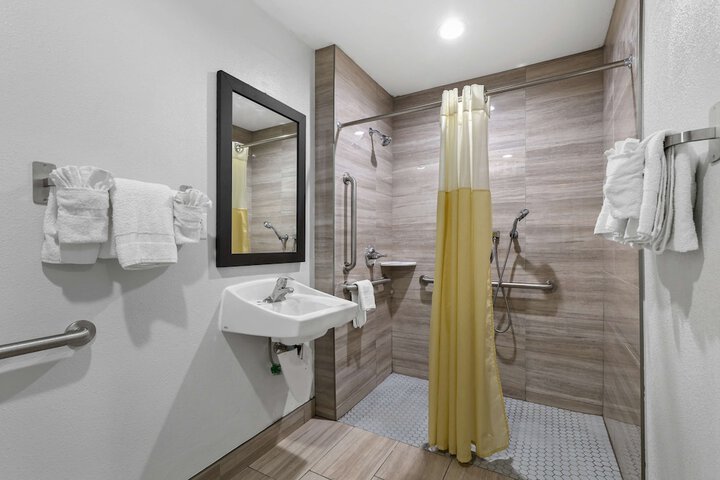 Room 17 of 23