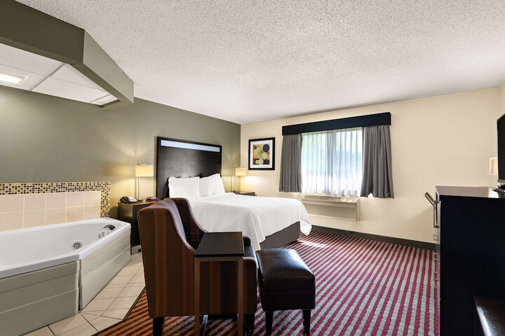 Room 10 of 33