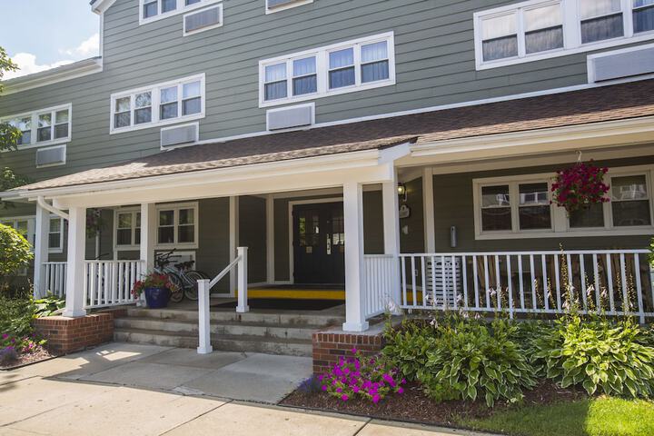 Ivy Court Inn & Suites