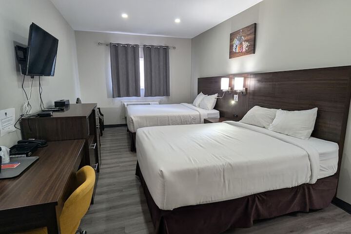 Room 4 of 12