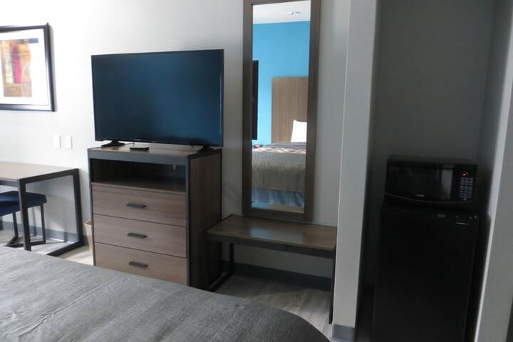 Room 27 of 40