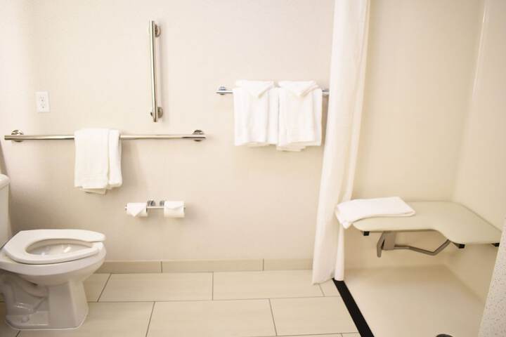 Holiday Inn Express & Suites Albany by IHG