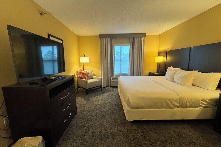Comfort Inn & Suites Lexington Park near Pax River