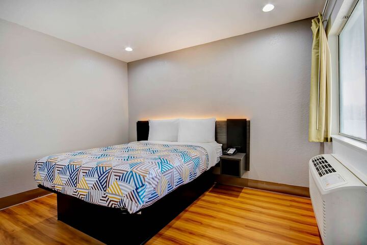 Room 18 of 29