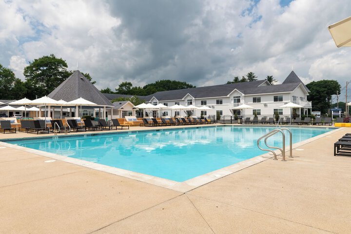 Driftaway Hotel and Pool