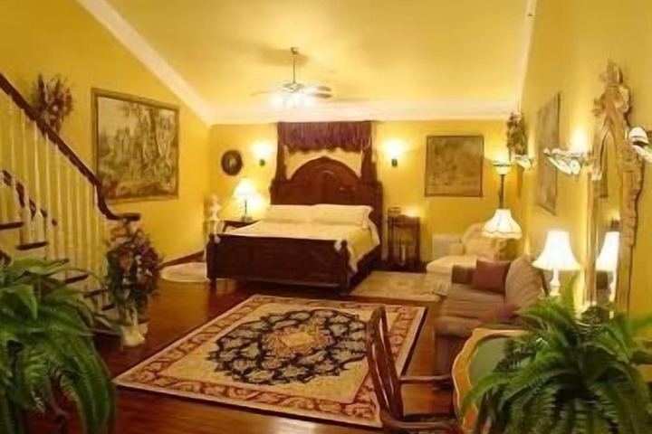 Wildwood Inn Tropical Dome & Theme Suites
