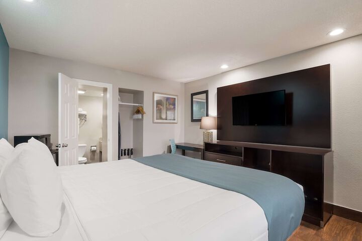 Room 18 of 26