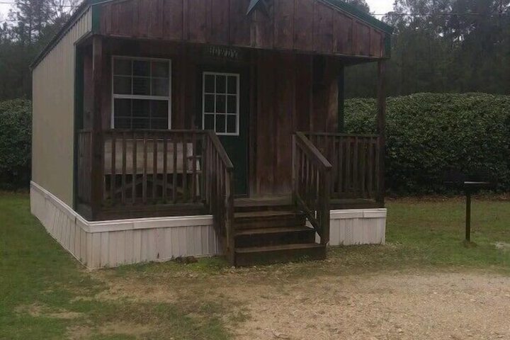 Whispering Creek Lodging & RV Resort