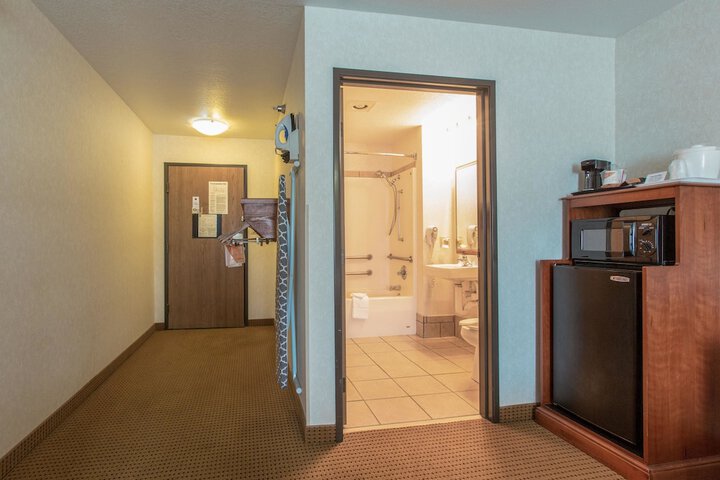 Room 35 of 71