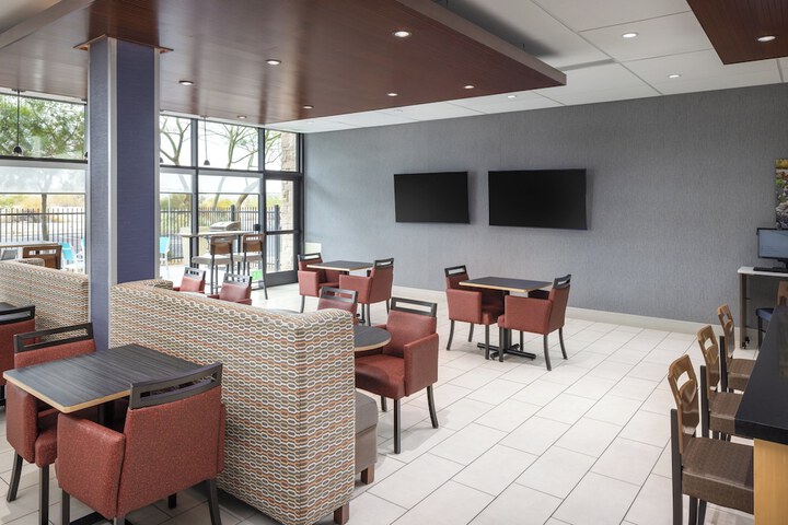 Holiday Inn Express & Suites Phoenix West - Buckeye by IHG