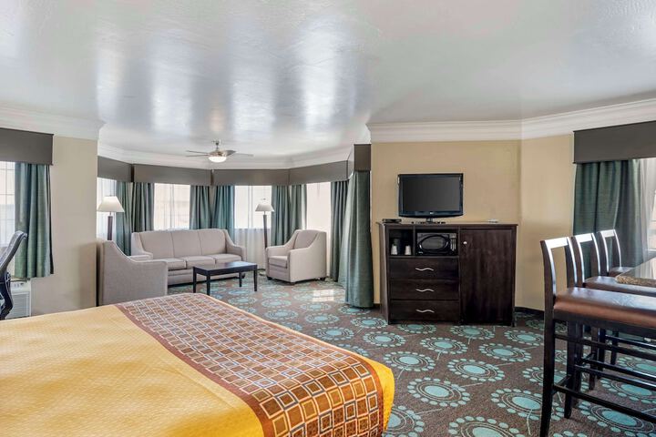 Room 12 of 30