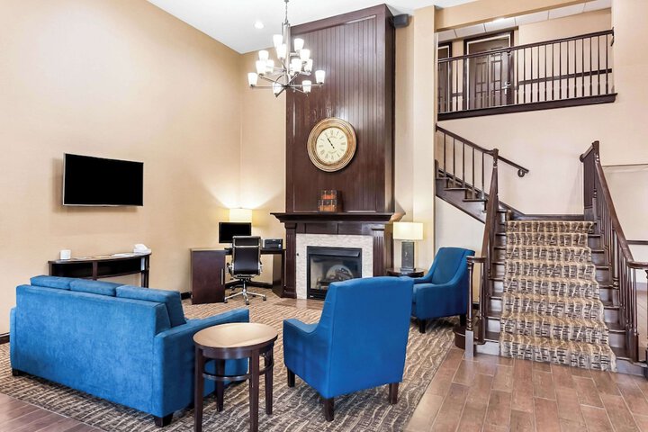 Comfort Inn & Suites Heath - Newark South