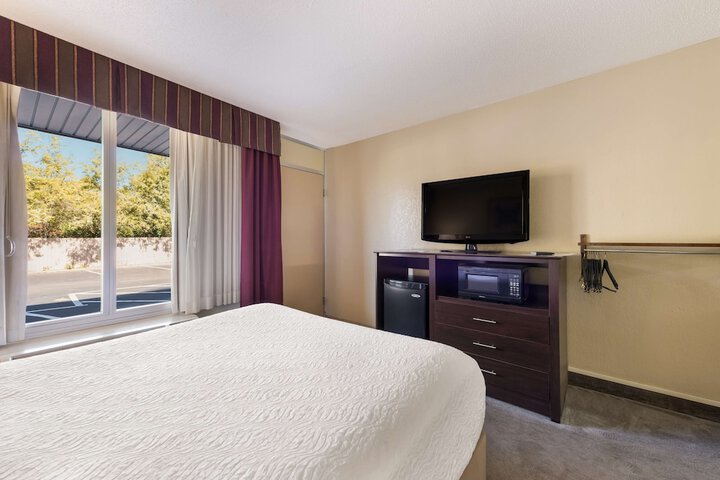 Room 14 of 24