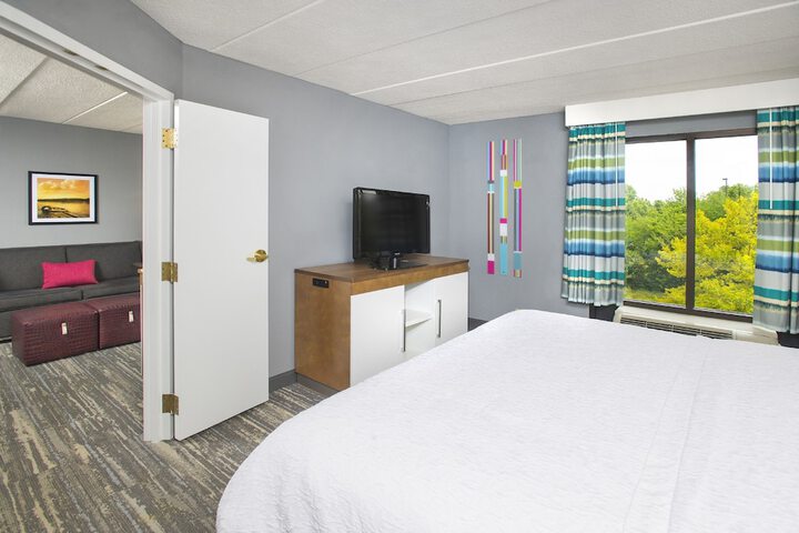 Room 13 of 32