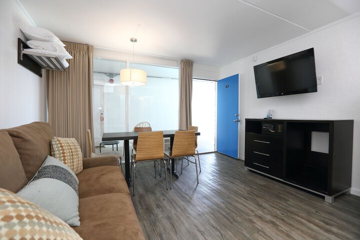 Room 13 of 40