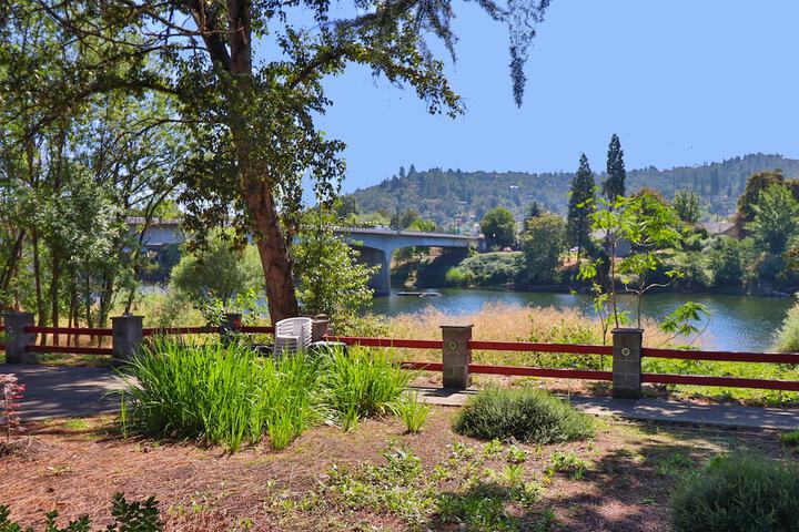 Riverfront Inn Roseburg