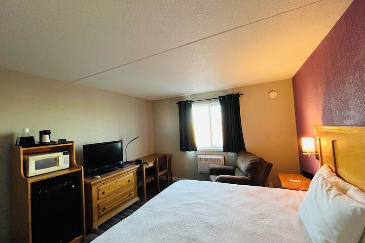 Room 7 of 12