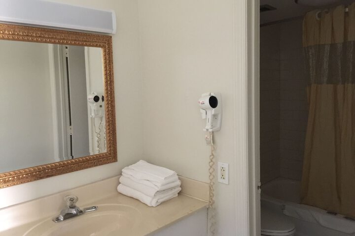 Room 21 of 37
