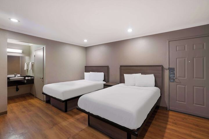 Room 12 of 33