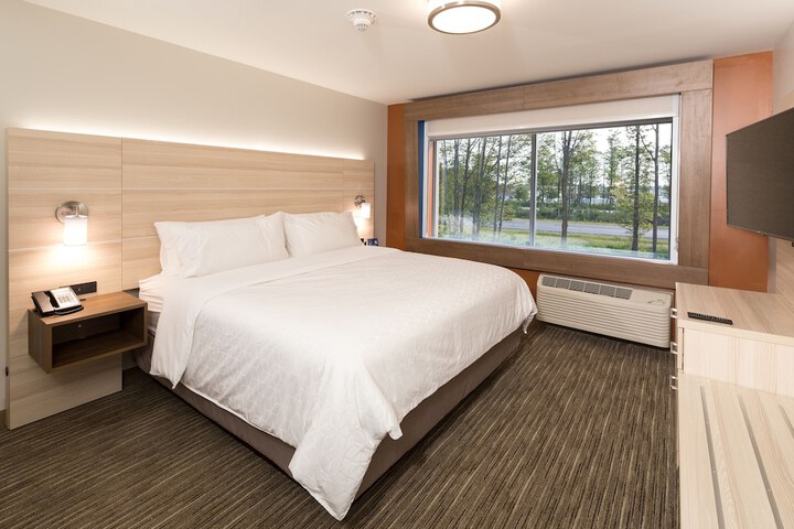 Holiday Inn Express Hotel & Suites Bay City by IHG
