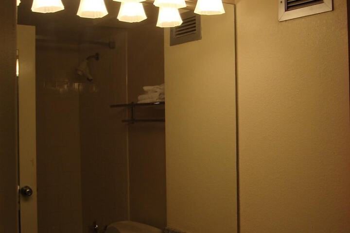 Room 13 of 32