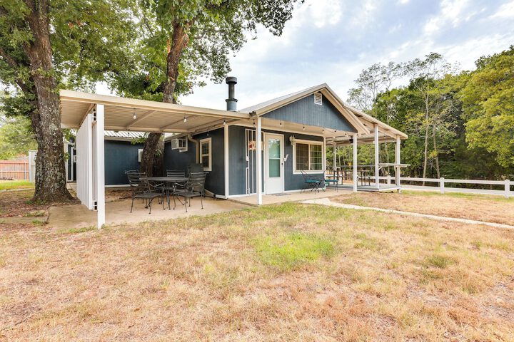 Kingston Cabin Rental: Walk to Lake Texoma Beaches