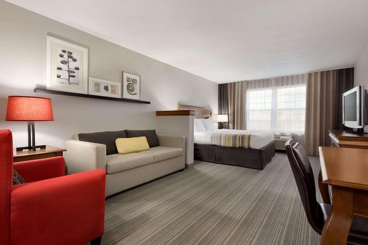 Room 17 of 28