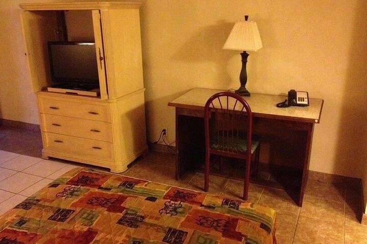 Room 4 of 10