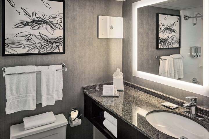 Room 21 of 34