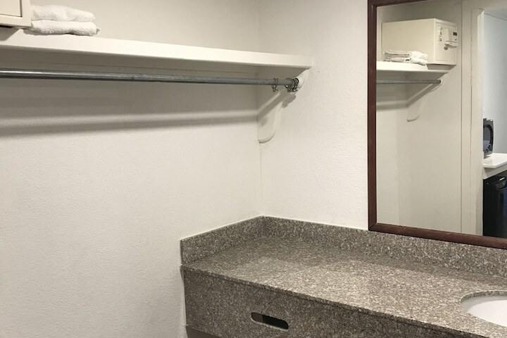 Room 7 of 8